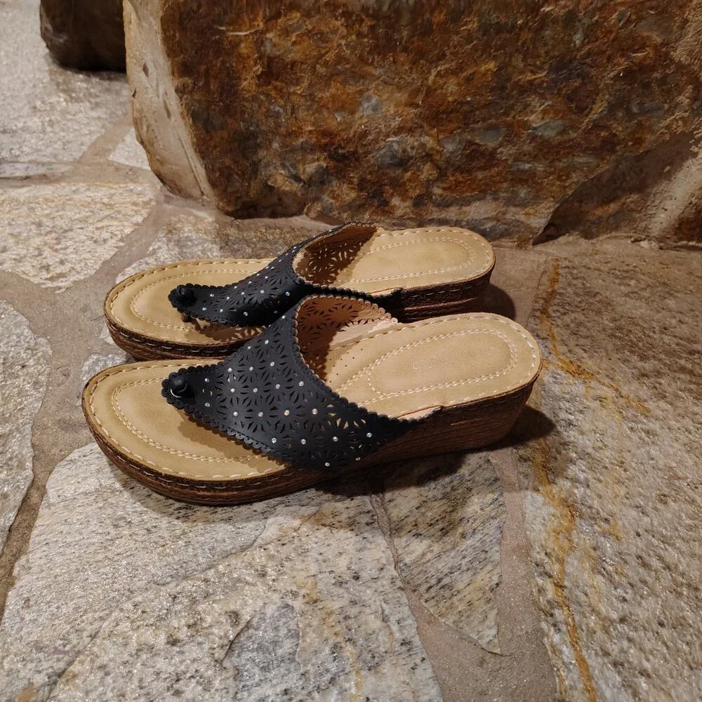 GC Good Choice Women's Wedge Thong Black and Tan Sandals Size 8